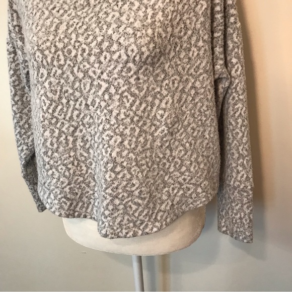 Saturday Sunday Anthropologie Gray White Leopard Print Pullover Sweater Size XS - Picture 7 of 15